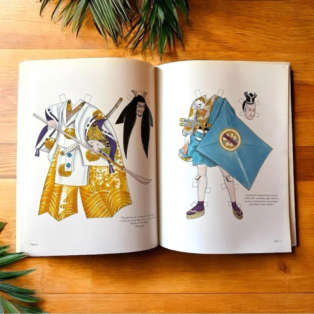 Kabuki Costumes Paper Dolls by Ming-Ju Sun – Dover Publications (1995)